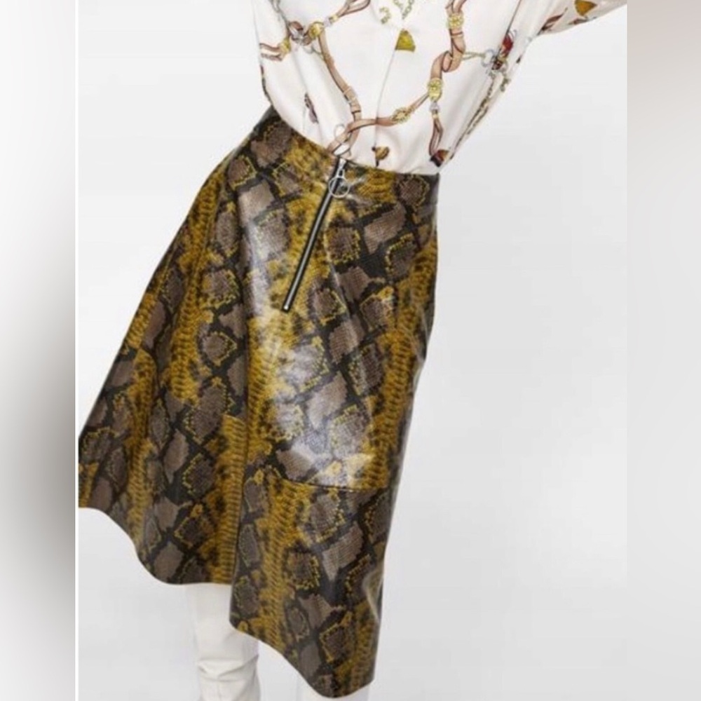 ZARA Chartreuse Green & Brown Python Snakeskin Print A-line Midi Skirt
Size M